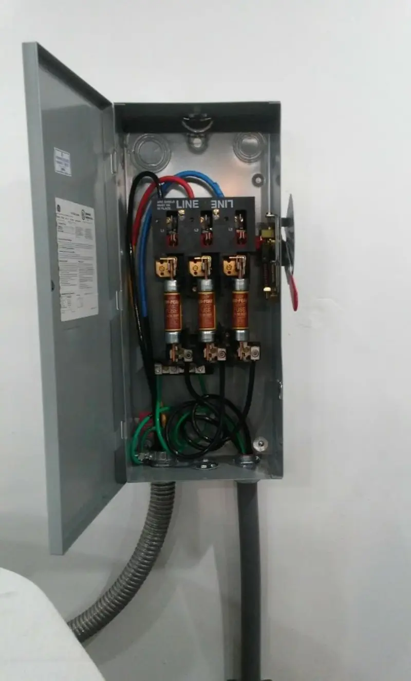 Three-phase disconnect switch installed for Smoke Detector Installation in Green River